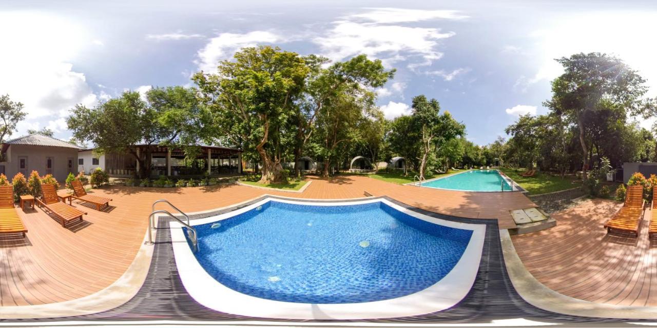 Nivadoo Resort Sigiriya Buitenkant foto A 360° image of the swimming pool at the resort