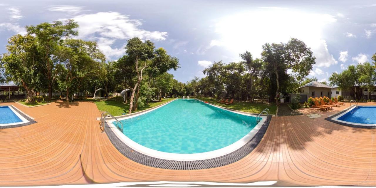 Nivadoo Resort Sigiriya Buitenkant foto A 360° image of a swimming pool
